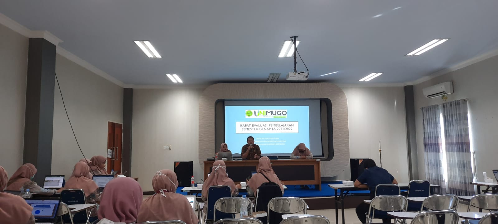 RAPAT EVALUASI PEMBELAJARAN SEMESTER GENAP KEBIDANAN PROGRAM DIPLOMA TA 2021/2022